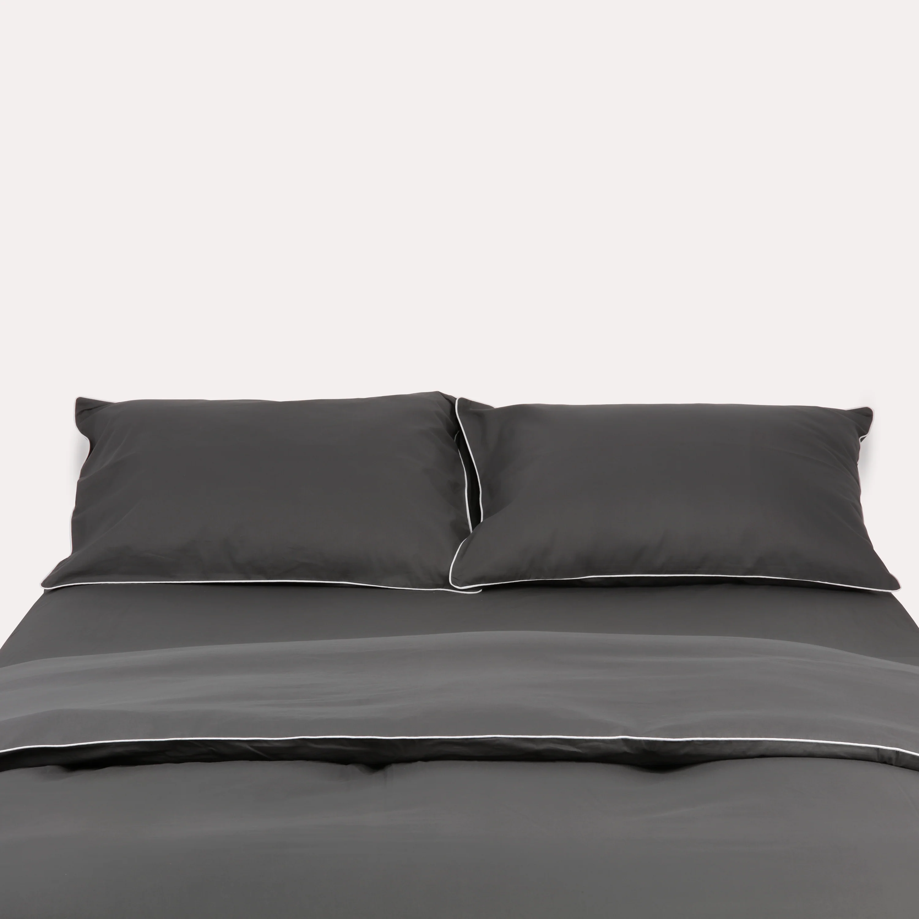 Classic Percale Duvet Cover- Anthracite with White Piped Edge - Image 2