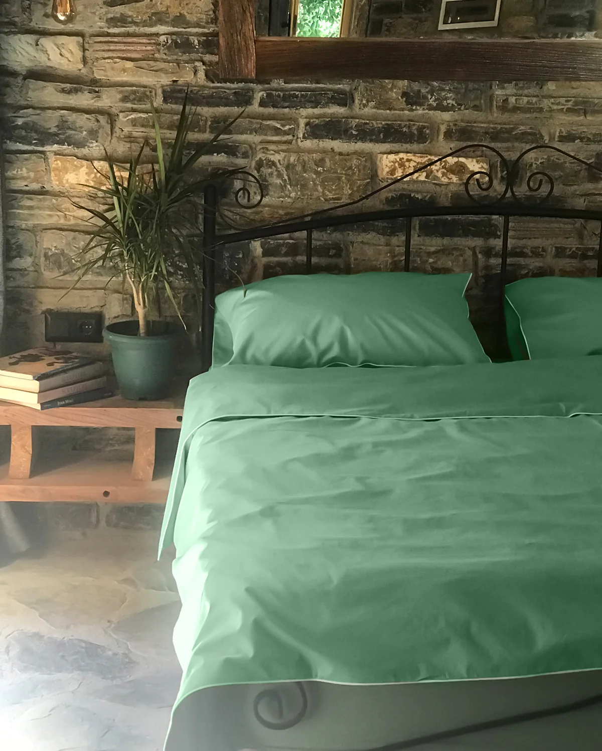 Classic Percale - Duvet Cover Set - Jade Green with White Piped Edge - Image 4