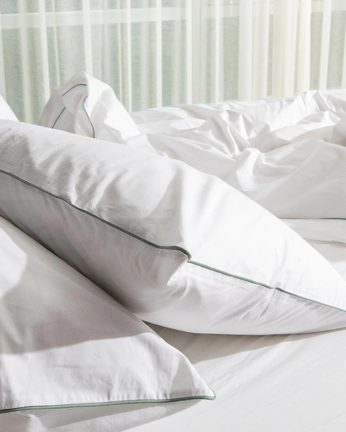Classic Percale - Duvet Cover Set - White with Jade Green Piped Edge - Image 3