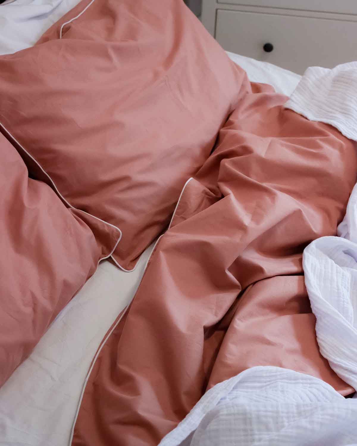 Classic Percale Pillowcase 2pcs- Peach with White Pipe Edge - Image 3