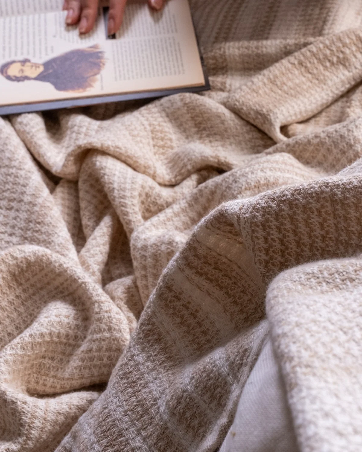 Cotton Desert Sand Blanket Set- White & Beige - Image 4