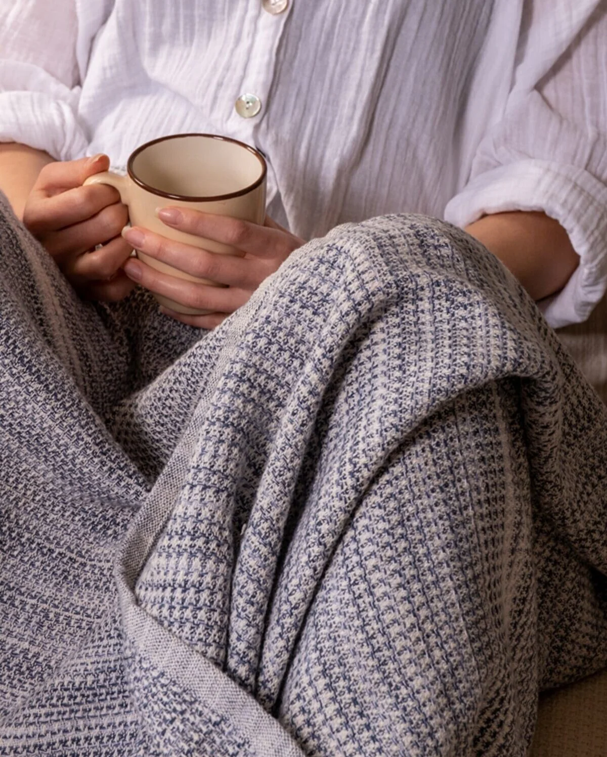 Sea Sand Cotton Blanket Set- Blue & White - Image 2