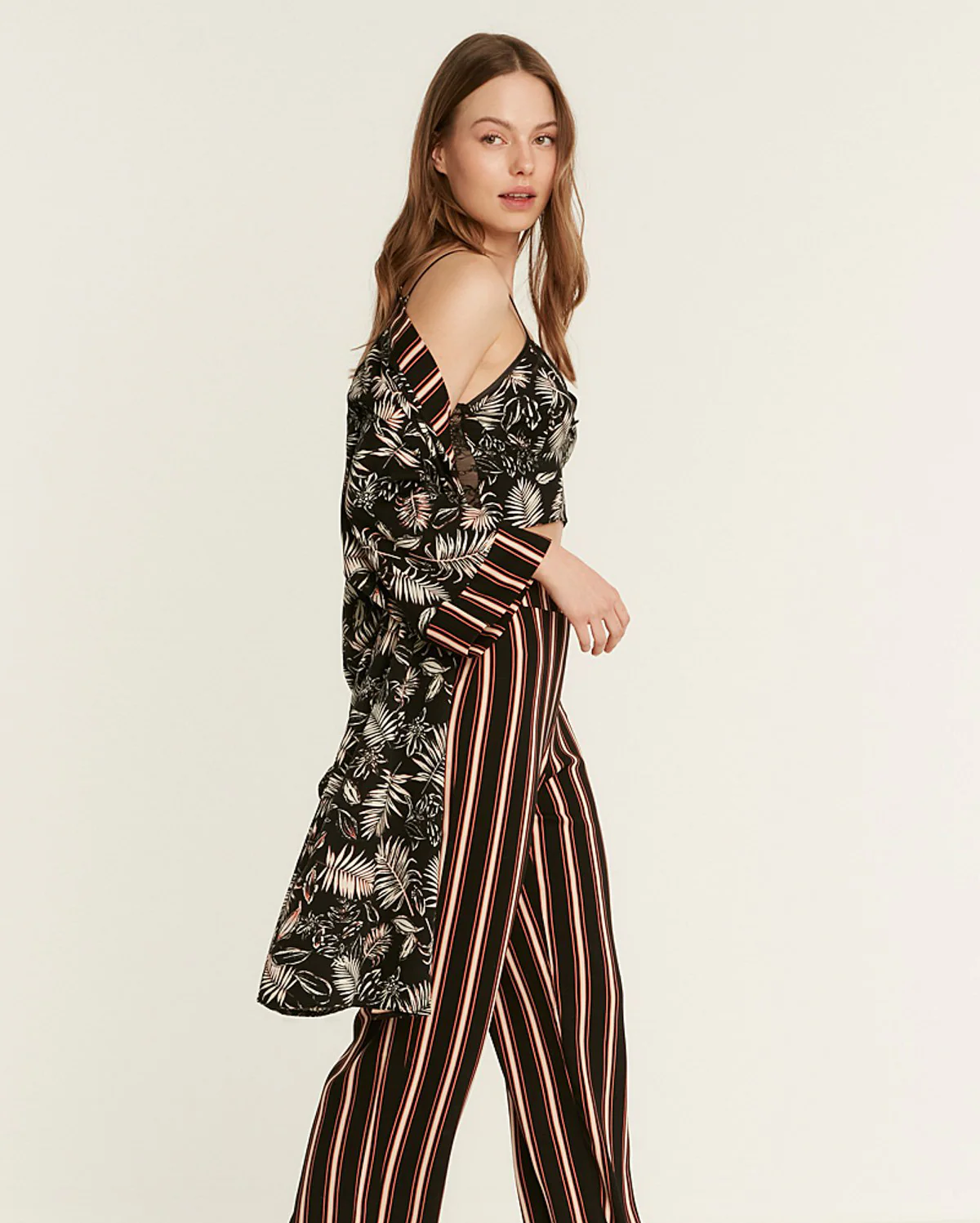 Flower Printed Pyjama Set with Dressing Gown - Black - Image 4