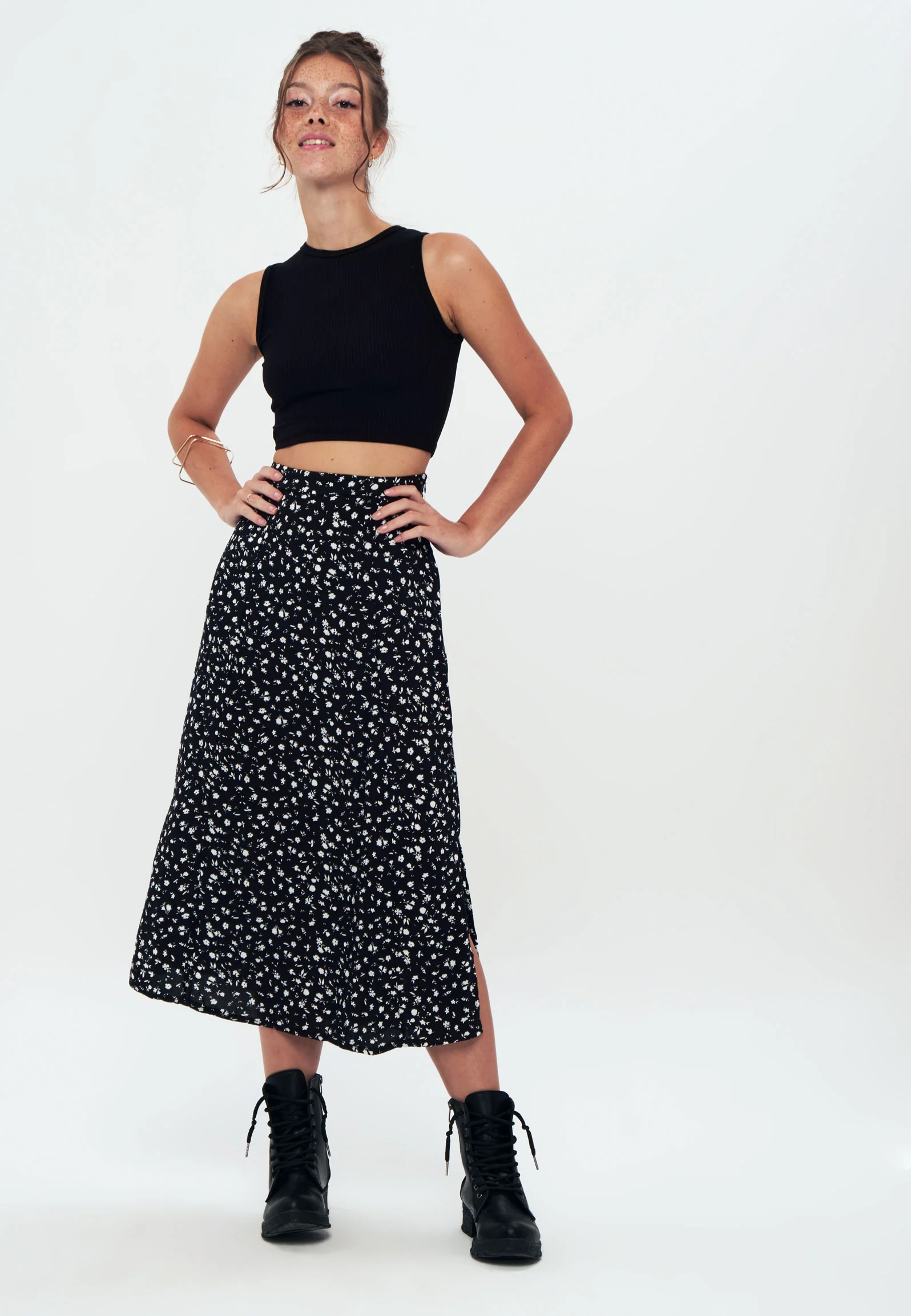 Herita Printed Long Slit Skirt Black floral - Image 4