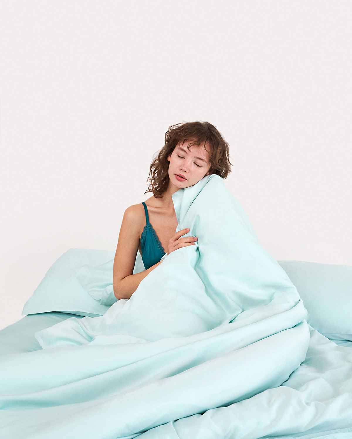 Lavish Sateen - Core Bedding Set - Image 2