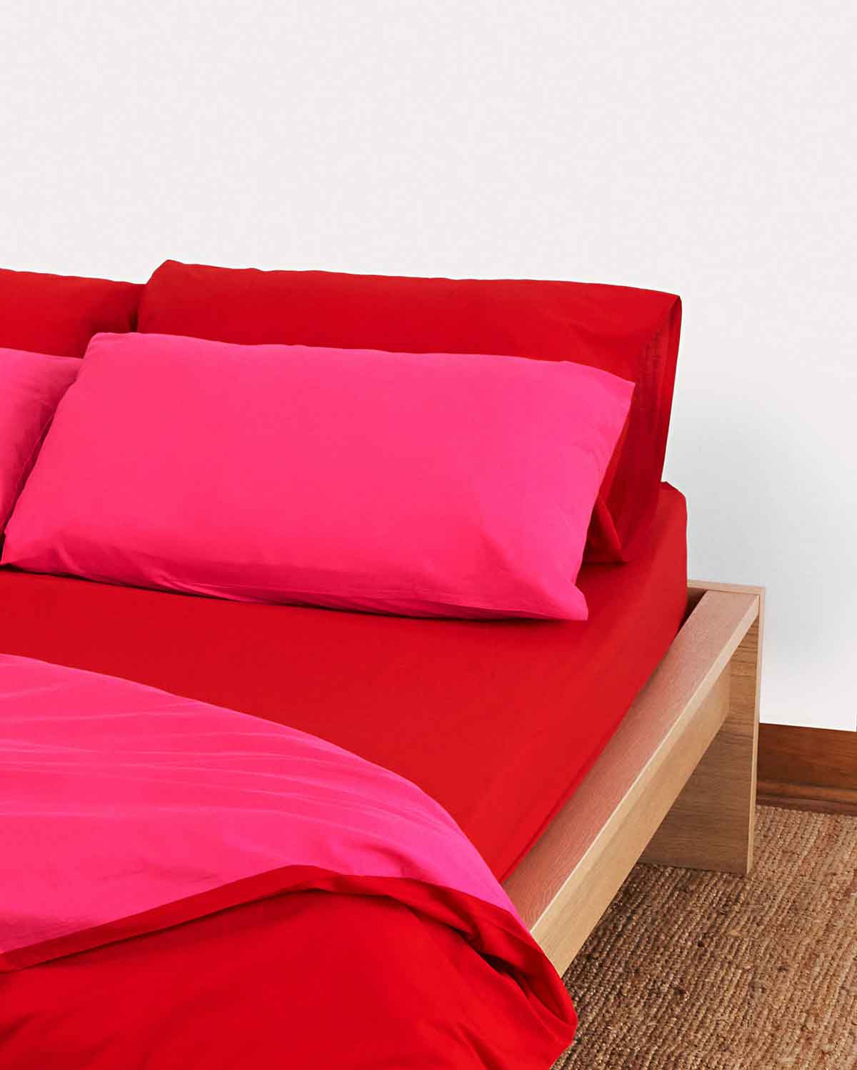Reversible Percale Bedding Set - Fuchsia & Red - Image 3
