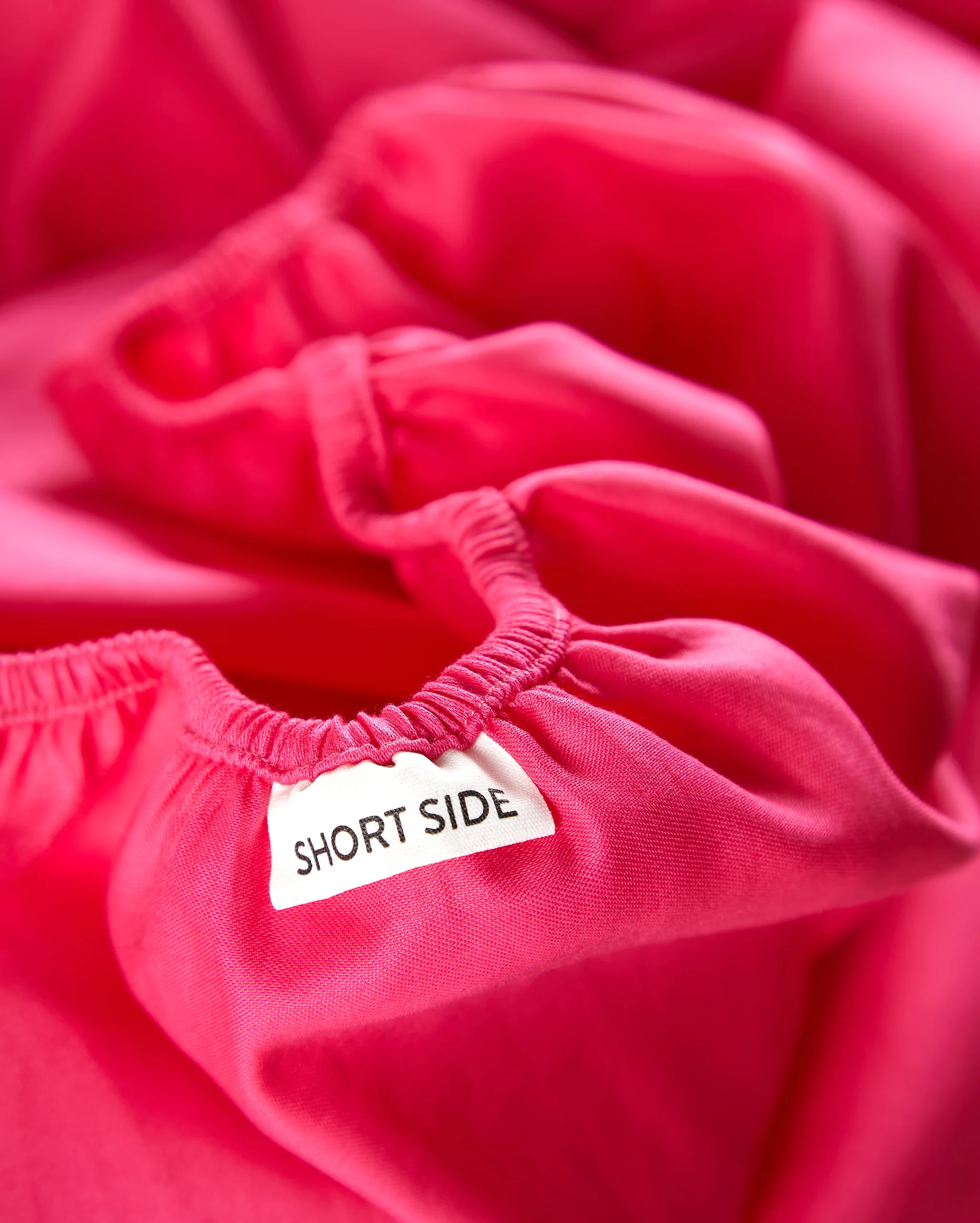Reversible Sateen Bedding Set - Fuchsia & Red - Image 12