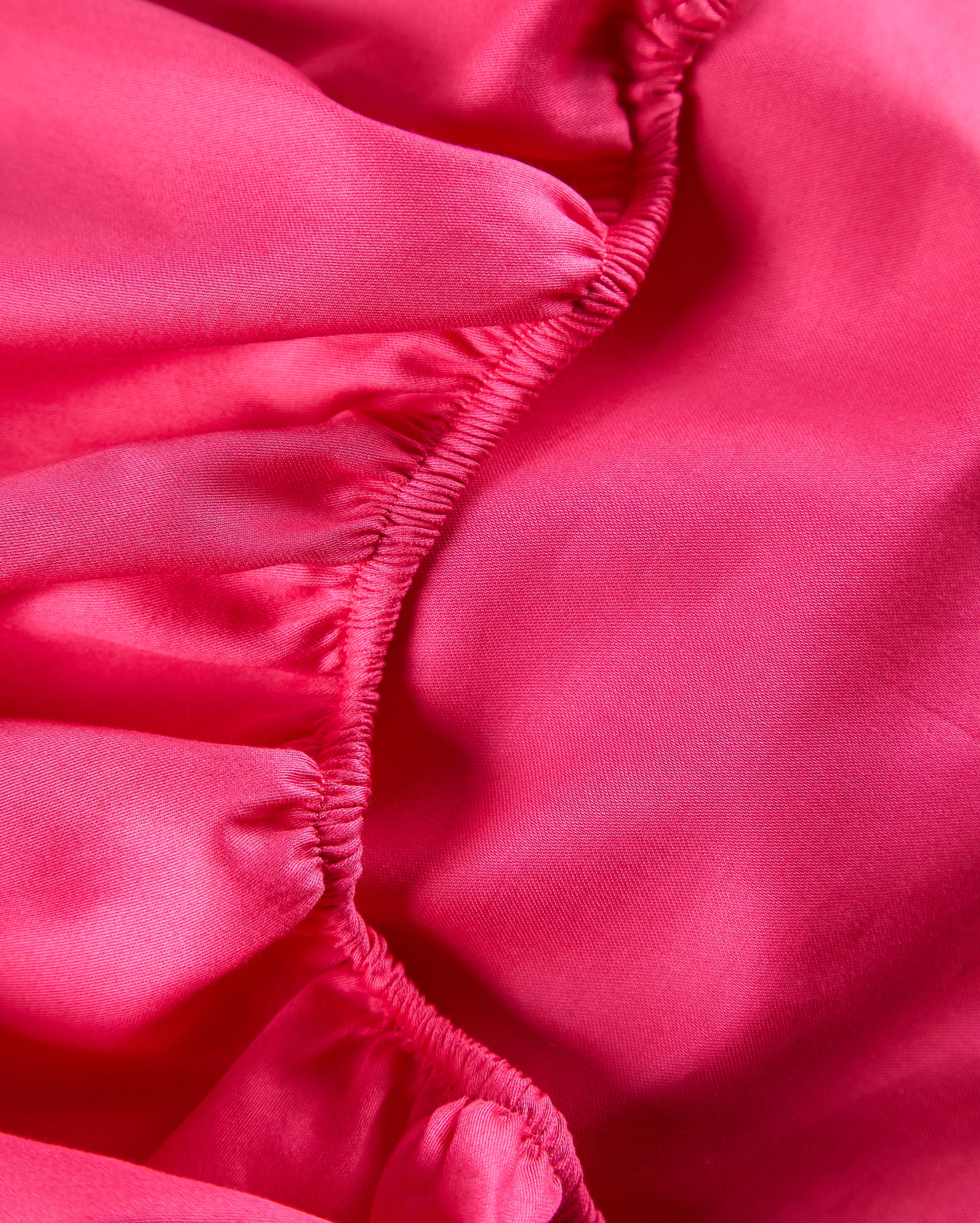Reversible Sateen Bedding Set - Fuchsia & Red - Image 13