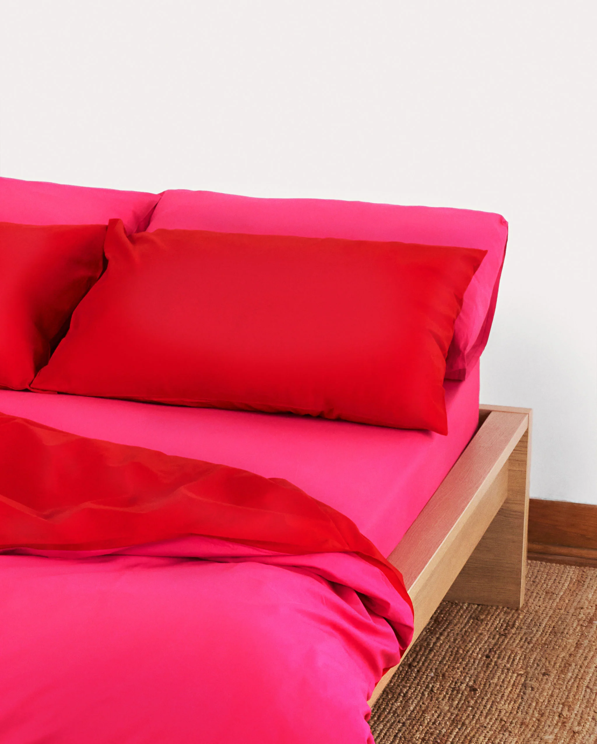 Reversible Sateen Bedding Set - Fuchsia & Red - Image 3