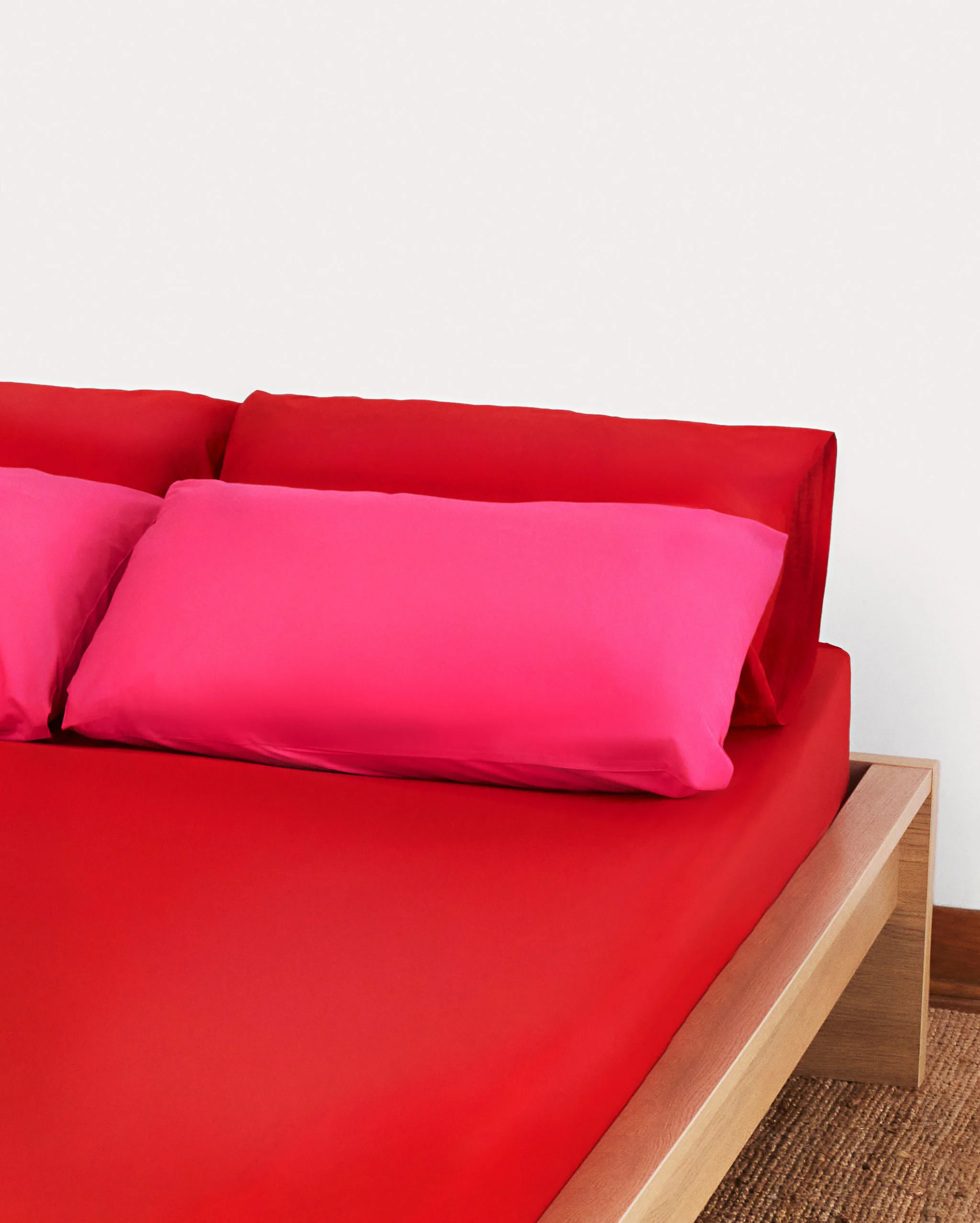 Reversible Sateen Bedding Set - Fuchsia & Red - Image 4