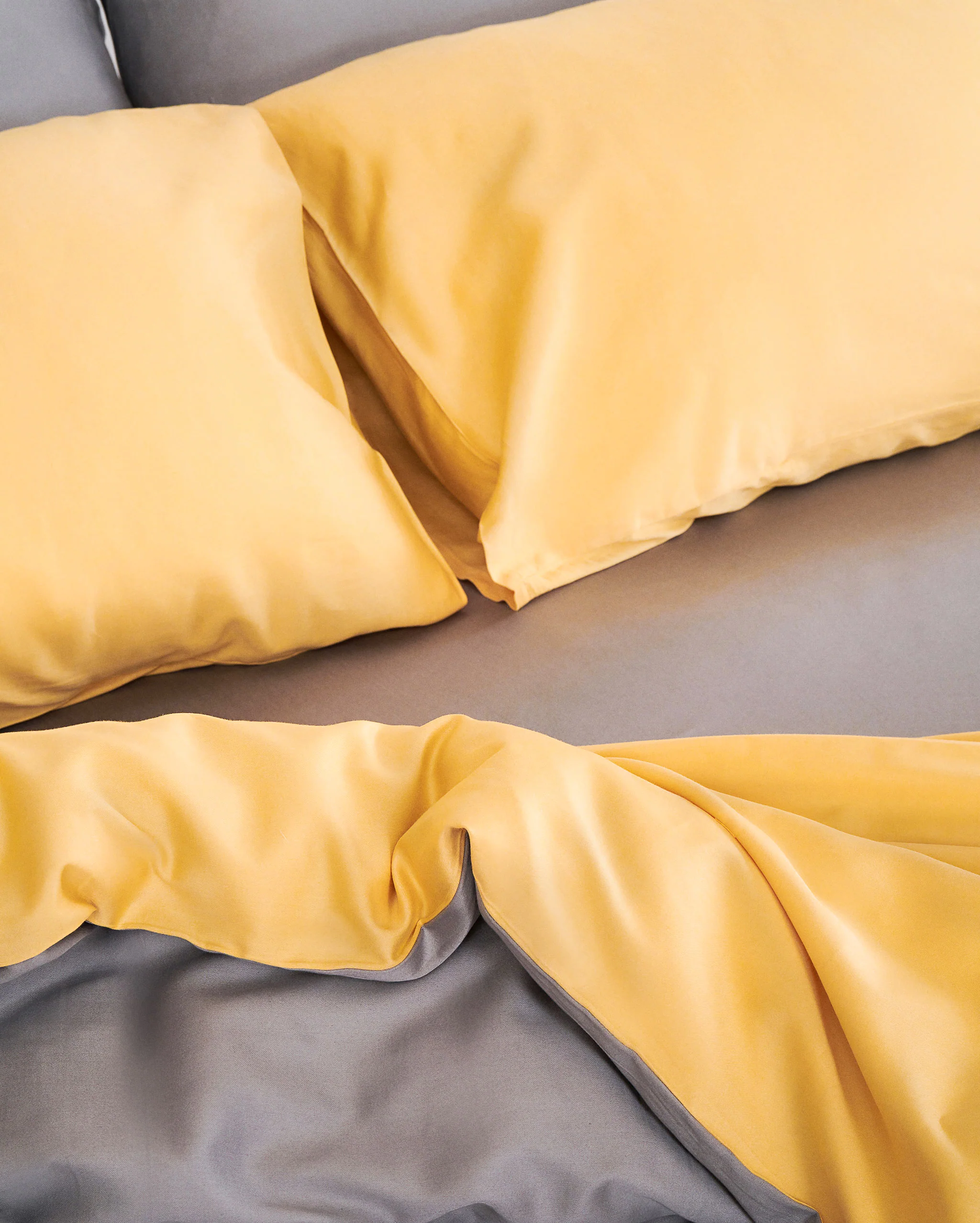 Reversible Sateen Bedding Set - Yellow & Dove Grey - Image 4
