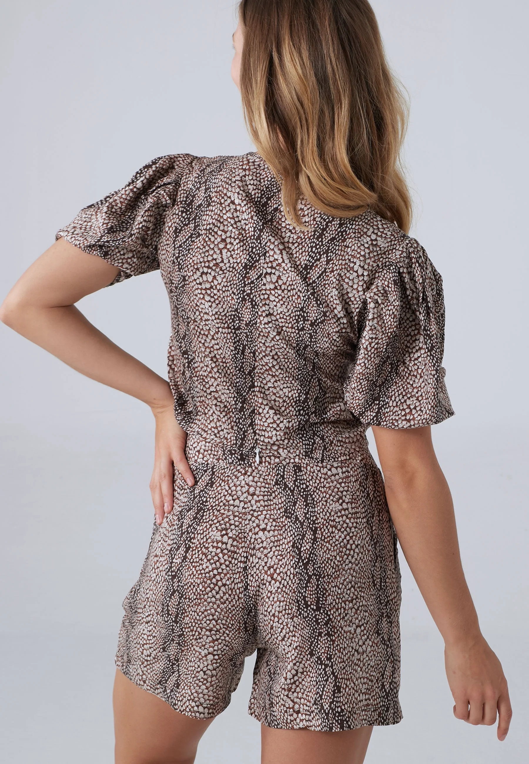 Shorts Set Snake Patterned - Image 2